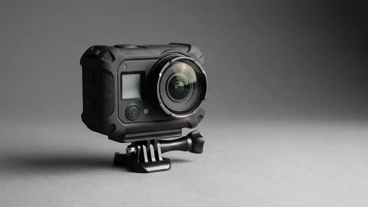 Fotorealistische Studioansicht von Actionkamera in neutraler Produktdarstellung