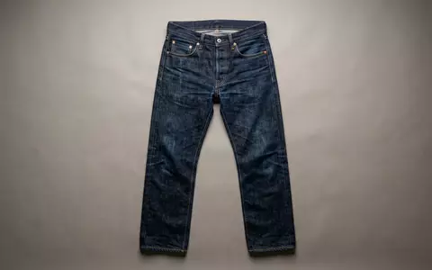 Fotorealistische Studioaufnahme von Jeanshose zum Thema Levi's 501 Jeans, ISIN US52736R1023, klare Lichtfuehrung - Foto: THN