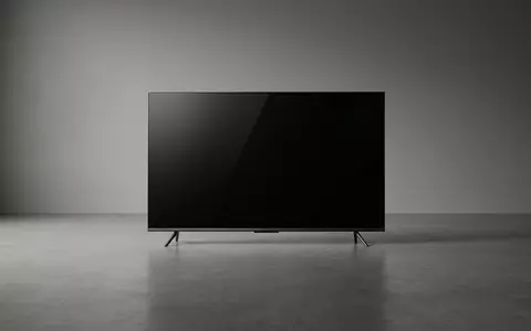 Fotorealistische Studioaufnahme von Fernsehgerät zum Thema LG OLED TV, ISIN KR7066570003, klare Lichtfuehrung - Foto: THN