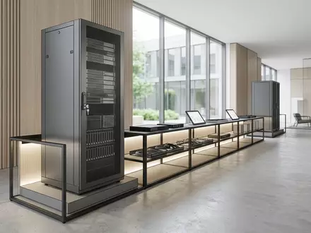 Architektur-Render im IT-Fachhandel mit Serverschrank zum Thema Server Housing, ISIN US29476L1070, neutrales Tageslicht - Foto: THN