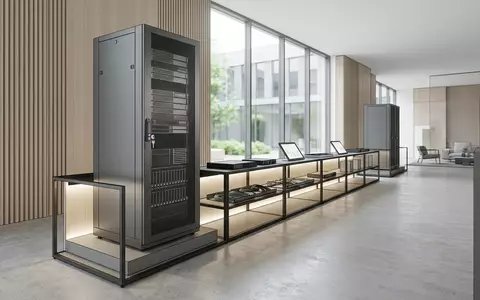 Architektur-Render im IT-Fachhandel mit Serverschrank zum Thema Server Housing, ISIN US29476L1070, neutrales Tageslicht - Foto: THN