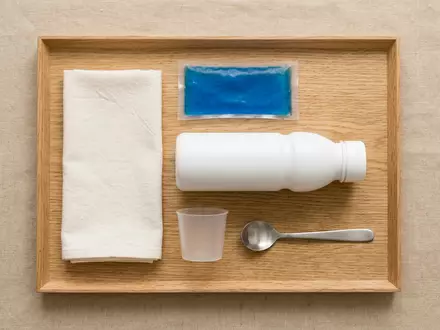 Flatlay-Arrangement rund um Trinknahrung zum Thema Fresenius Kabi, ISIN DE0005785604, weiches Oberlicht - Foto: THN