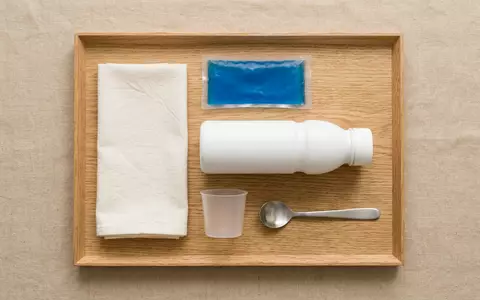 Flatlay-Arrangement rund um Trinknahrung zum Thema Fresenius Kabi, ISIN DE0005785604, weiches Oberlicht - Foto: THN