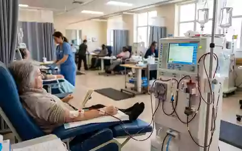 Fotorealistische Aufnahme von Dialysegerät in der Dialyseklinik zum Thema Dialysegerät 6008, ISIN DE0005785802, natuerliches Licht - Foto: THN