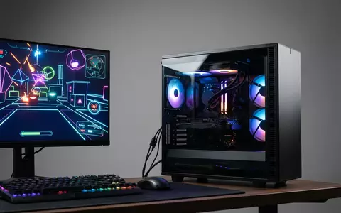 Fotorealistische Studioaufnahme von Gaming-PC zum Thema The Sims 4, ISIN US2855121099, klare Lichtfuehrung - Foto: THN