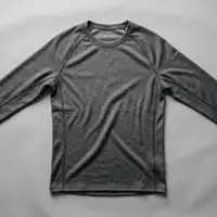 Fotorealistische Studioaufnahme von Thermounterhemd zum Thema Uniqlo Heattech, ISIN JP3802300008, klare Lichtfuehrung - Foto: THN