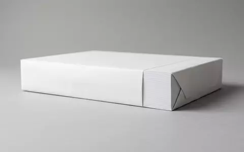 Fotorealistische Studioaufnahme von Kopierpapier zum Thema HP Papier, ISIN US4601461035, klare Lichtfuehrung - Foto: THN