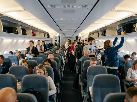 Fotorealistische Aufnahme von Passagierflugzeug auf Flugreisen zum Thema British Airways Flug, ISIN GB00B128C026, natuerliches Licht - Foto: THN