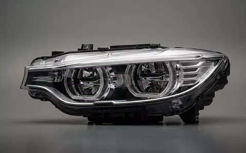 Fotorealistische Studioaufnahme von Autoscheinwerfer zum Thema Hella Scheinwerfer, ISIN DE000A13SX22, klare Lichtfuehrung - Foto: THN