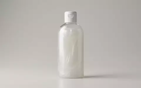 Fotorealistische Studioaufnahme von Shampoo zum Thema John Frieda Shampoo, ISIN JP3205800000, klare Lichtfuehrung - Foto: THN