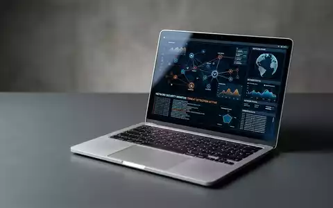 Fotorealistische Studioaufnahme von Sicherheitssoftware zum Thema Norton 360, ISIN US3687361044, klare Lichtfuehrung - Foto: THN
