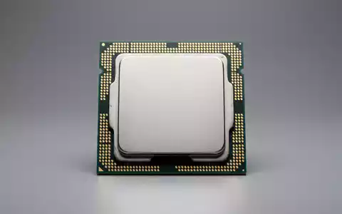 Fotorealistische Studioaufnahme von Prozessorchip zum Thema Intel Core i9 Prozessor, ISIN US4581401001, klare Lichtfuehrung - Foto: THN