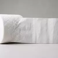 Fotorealistische Studioaufnahme von Toilettenpapier zum Thema Zewa Toilettenpapier, ISIN SE0017768716, klare Lichtfuehrung - Foto: THN