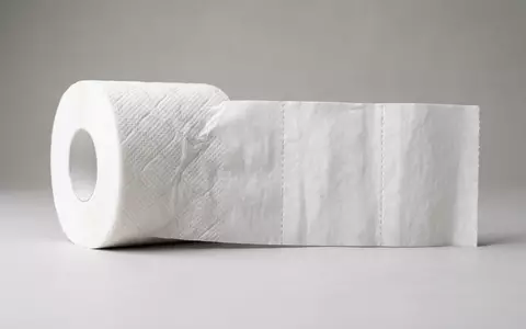 Fotorealistische Studioaufnahme von Toilettenpapier zum Thema Zewa Toilettenpapier, ISIN SE0017768716, klare Lichtfuehrung - Foto: THN