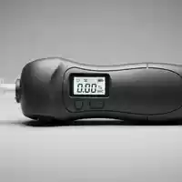 Fotorealistische Studioaufnahme von Atemalkoholtester zum Thema Dräger Alkoholtester, ISIN DE0005310304, klare Lichtfuehrung - Foto: THN