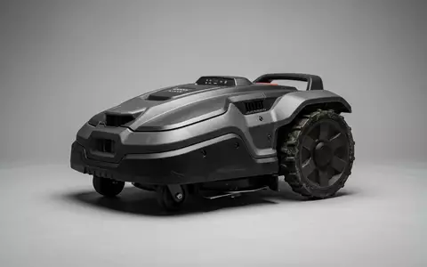 Fotorealistische Studioaufnahme von Mähroboter zum Thema Husqvarna Automower, ISIN SE0001662230, klare Lichtfuehrung - Foto: THN