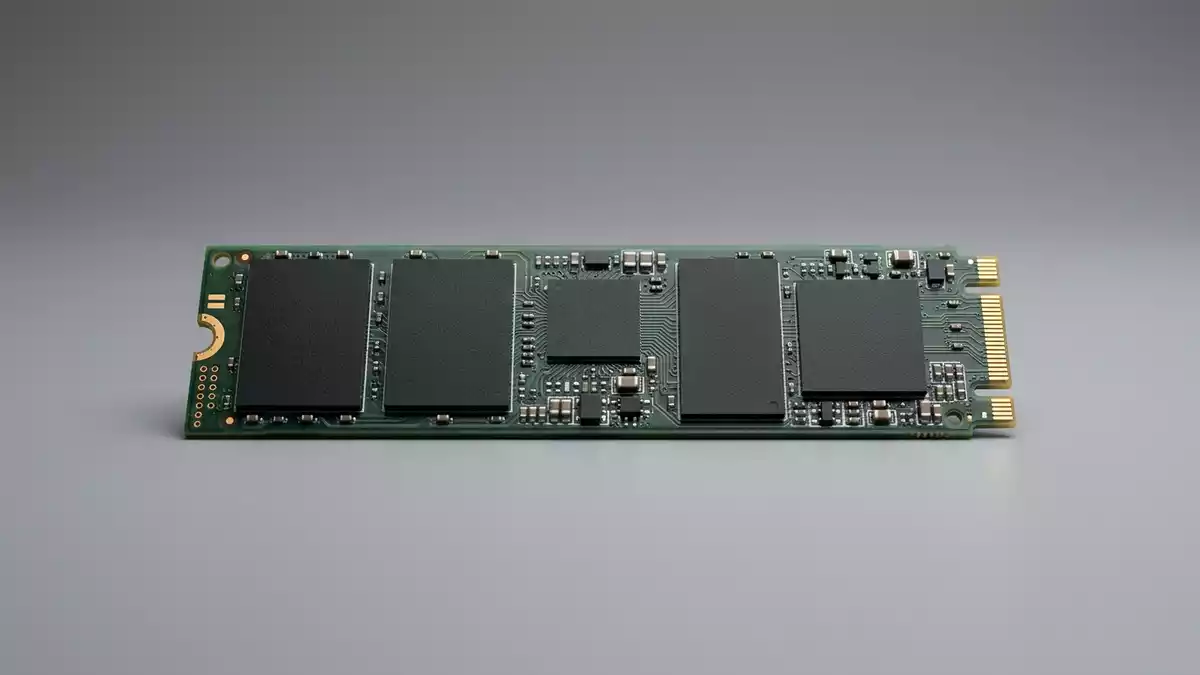 Fotorealistische Studioansicht von Solid-State-Laufwerk in neutraler Produktdarstellung