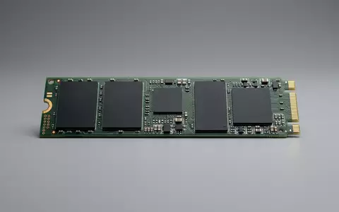Fotorealistische Studioaufnahme von Solid-State-Laufwerk zum Thema Seagate IronWolf, ISIN IE00B18S7B29, klare Lichtfuehrung - Foto: THN