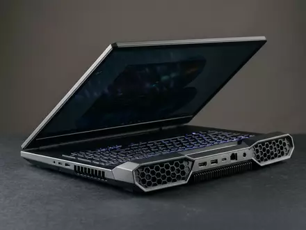 Fotorealistische Studioaufnahme von Gaming-Laptop zum Thema MSI Gaming Laptop, ISIN TW0002377002, klare Lichtfuehrung - Foto: THN