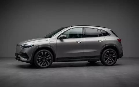 Fotorealistische Studioaufnahme von Elektro-SUV zum Thema Mercedes EQA, ISIN DE0007100000, klare Lichtfuehrung - Foto: THN