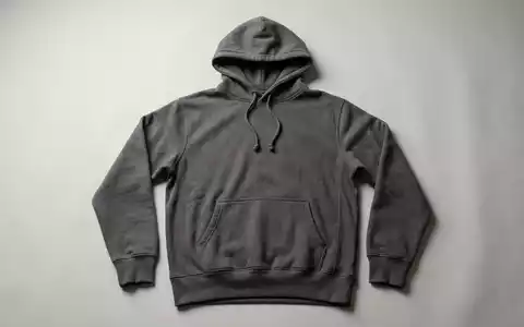 Fotorealistische Studioaufnahme von Kapuzenpullover zum Thema Tommy Hilfiger Hoodie, ISIN US6936561009, klare Lichtfuehrung - Foto: THN