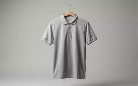 Fotorealistische Studioaufnahme von Kurzarm-Kragenhemd zum Thema Polo Ralph Lauren Shirt, ISIN US7512121010, klare Lichtfuehrung - Foto: THN