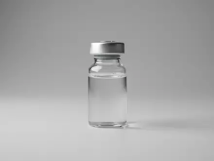 Fotorealistische Studioaufnahme von Impfstoffampulle zum Thema Pfizer Impfstoff, ISIN US7170811035, klare Lichtfuehrung - Foto: THN