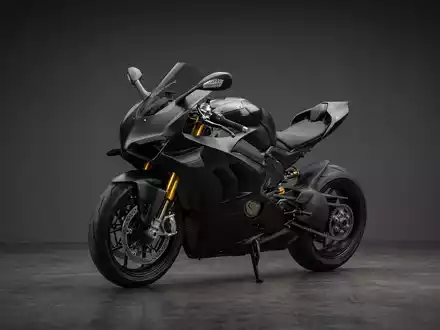 Fotorealistische Studioaufnahme von Sportmotorrad zum Thema Aprilia RS 660, ISIN DE000PIAG239, klare Lichtfuehrung - Foto: THN