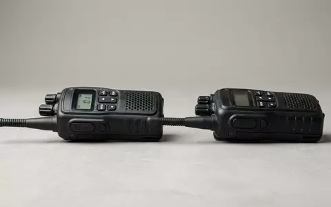 Fotorealistische Studioaufnahme von Funkgeräte zum Thema Motorola Funkgeräte, ISIN US6200763075, klare Lichtfuehrung - Foto: THN