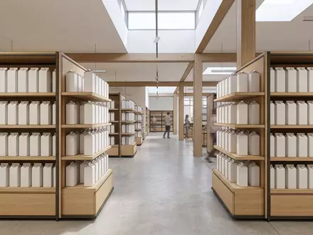 Architektur-Render im Supermarkt mit Haferdrink zum Thema Oatly Barista, ISIN US67421J1088, neutrales Tageslicht - Foto: THN