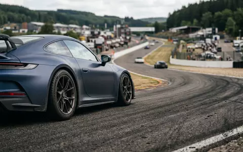 Fotorealistische Aufnahme von Hochleistungsreifen auf der Rennstrecke zum Thema Pirelli P Zero, ISIN IT0004623051 - Foto: THN