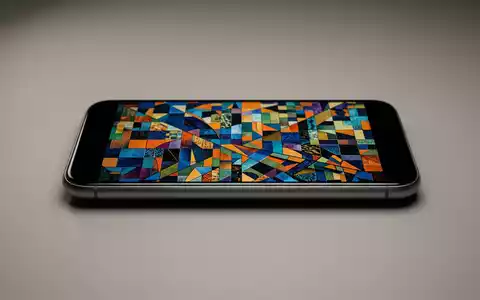 Fotorealistische Studioaufnahme von Kreativ-Smartphone zum Thema Pinterest App, ISIN US72919P2020, klare Lichtfuehrung - Foto: THN