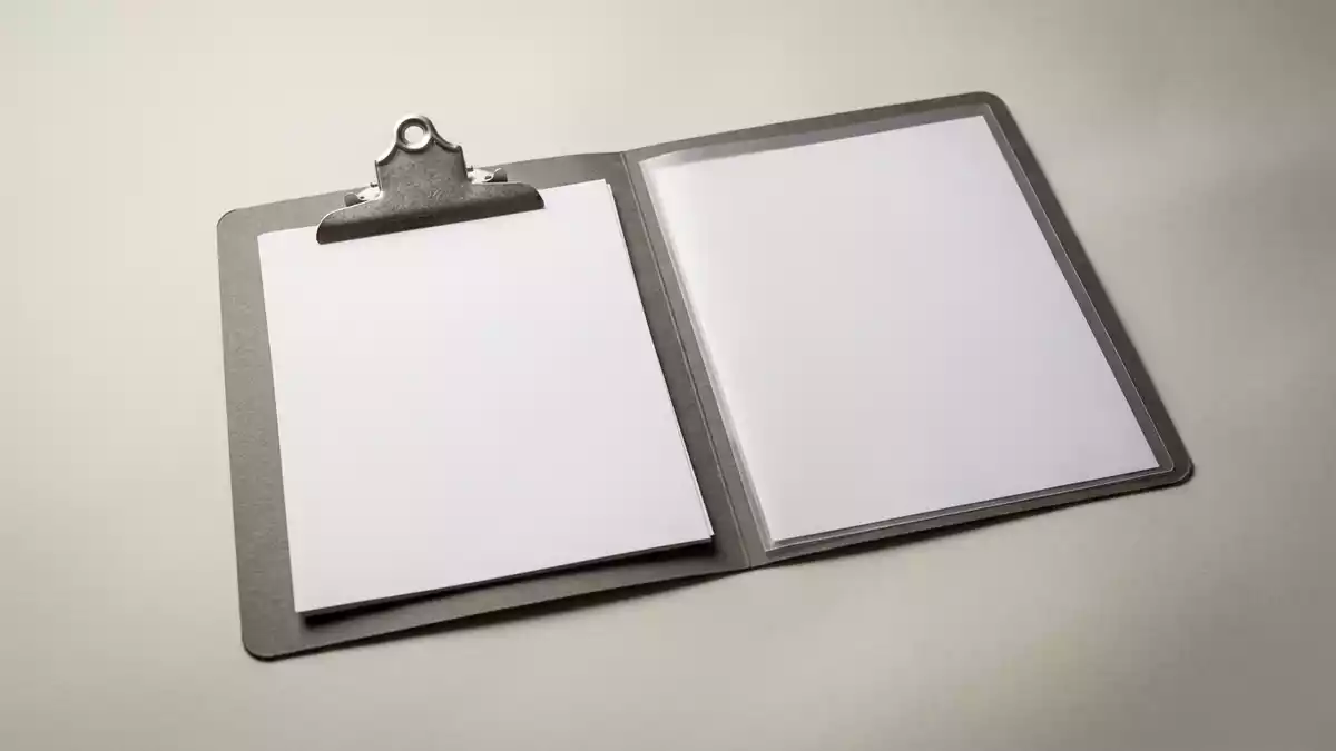 Fotorealistische Studioansicht von Bankunterlagen in neutraler Produktdarstellung