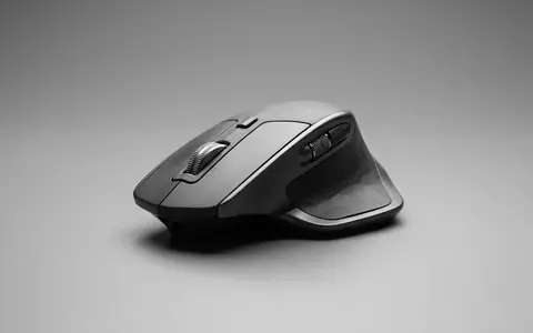 Fotorealistische Studioaufnahme von Computermaus zum Thema Logitech MX Master 3S, ISIN CH0025751329, klare Lichtfuehrung - Foto: THN