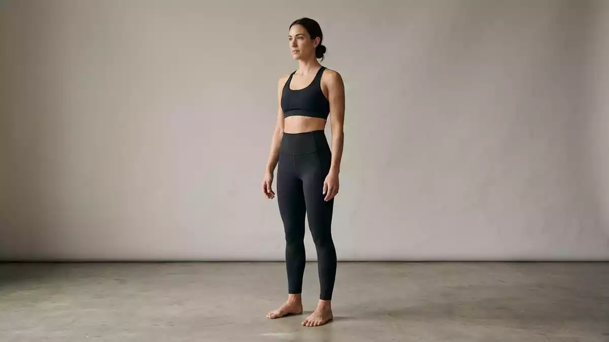 Fotorealistische Studioansicht von Sportleggings in neutraler Produktdarstellung