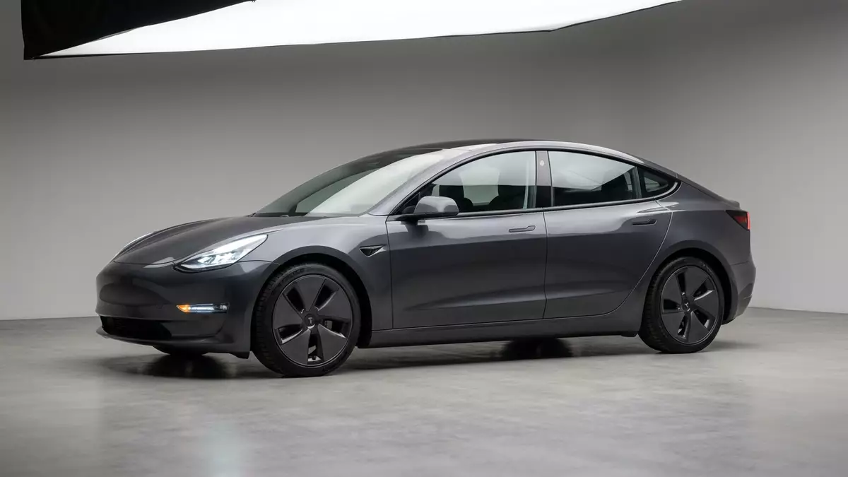 Fotorealistische Studioansicht von Elektrolimousine in neutraler Produktdarstellung