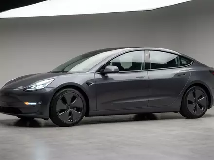 Fotorealistische Studioaufnahme von Elektrolimousine zum Thema Polestar 2, ISIN US7311052010, klare Lichtfuehrung - Foto: THN