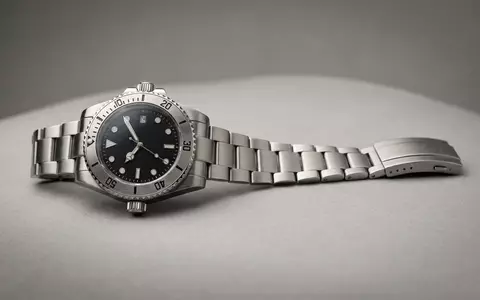 Fotorealistische Studioaufnahme von Sportarmbanduhr zum Thema Seiko 5 Sports, ISIN JP3414750006, klare Lichtfuehrung - Foto: THN