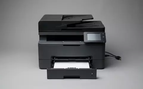 Fotorealistische Studioaufnahme von Bürodrucker zum Thema Ricoh Drucker, ISIN JP3973400009, klare Lichtfuehrung - Foto: THN