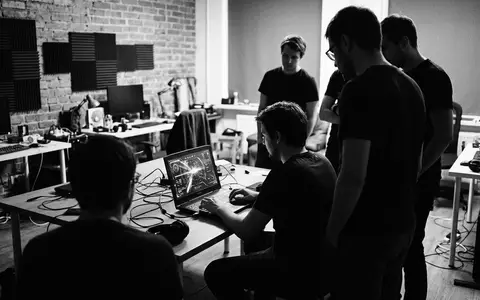 Schwarzweiss-Reportage mit Virtuelle Spielwährung zum Thema Roblox Robux, ISIN US7710491033, hoher Kontrast - Foto: THN