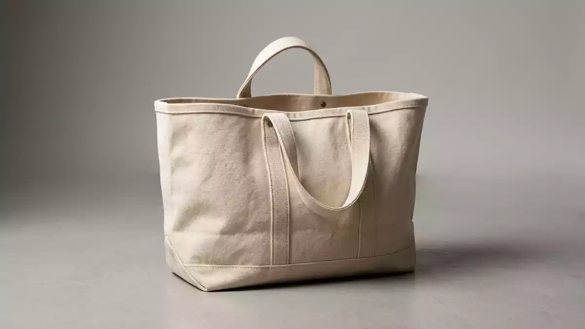 Fotorealistische Studioansicht von Stofftasche in neutraler Produktdarstellung