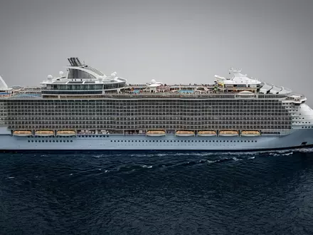 Fotorealistische Studioaufnahme von Kreuzfahrtschiff zum Thema Norwegian Prima, ISIN BMG667211046, klare Lichtfuehrung - Foto: THN