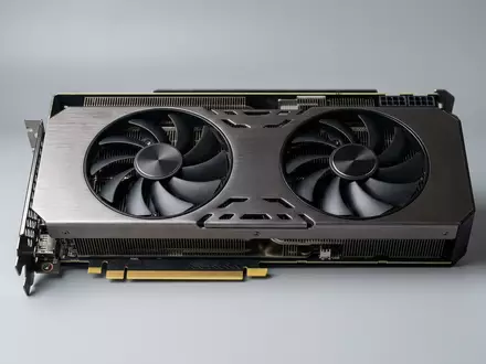 Fotorealistische Studioaufnahme von Grafikkarte zum Thema GeForce RTX 4070, ISIN US67066G1040, klare Lichtfuehrung - Foto: THN