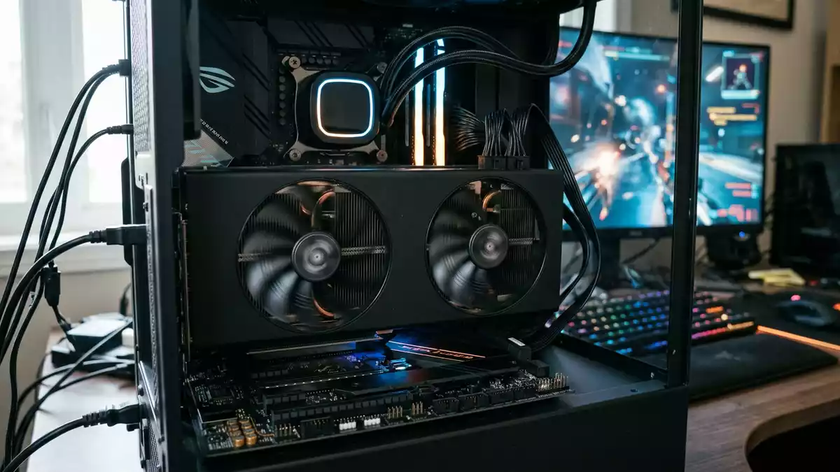 Fotorealistische Ansicht von Grafikkarte am Computer in realer Umgebung, neutral