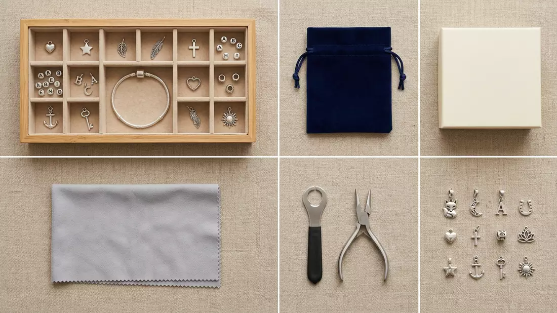 Flatlay-Arrangement rund um Schmuckanhänger mit passenden Requisiten von oben, neutral