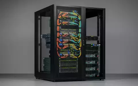 Fotorealistische Studioaufnahme von Serveranlage zum Thema NTT Data Services, ISIN JP3735400008, klare Lichtfuehrung - Foto: THN