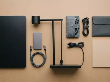 Flatlay-Arrangement rund um Externe SSD zum Thema WD My Passport SSD, ISIN US9581021055, weiches Oberlicht - Foto: THN