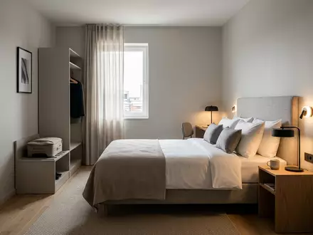 Fotorealistische Studioaufnahme von Hotelzimmer zum Thema Premier Inn, ISIN GB00B1KJJ408, klare Lichtfuehrung - Foto: THN