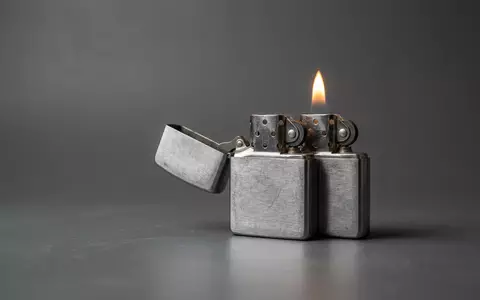 Fotorealistische Studioaufnahme von Taschenfeuerzeug zum Thema BIC Feuerzeug, ISIN FR0000120966, klare Lichtfuehrung - Foto: THN