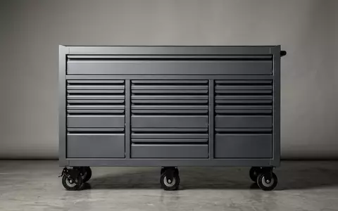 Fotorealistische Studioaufnahme von Werkzeugwagen zum Thema Snap-on Werkzeugwagen, ISIN US8330341012, klare Lichtfuehrung - Foto: THN